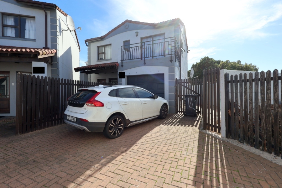 3 Bedroom Property for Sale in Parklands Western Cape